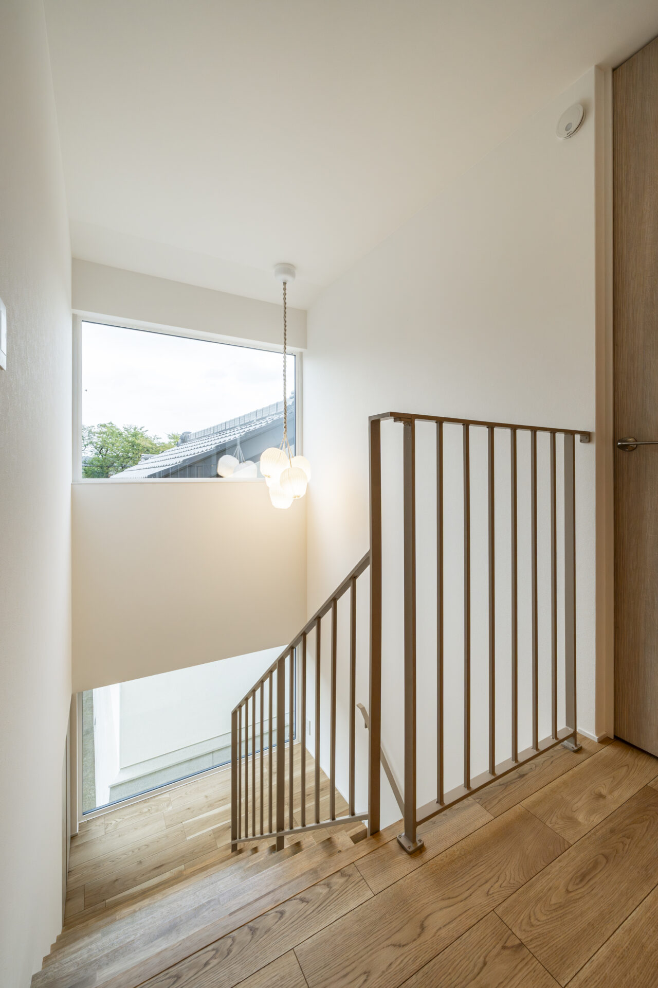 所沢市-注文住宅-テラスを眺める家-2階ホール