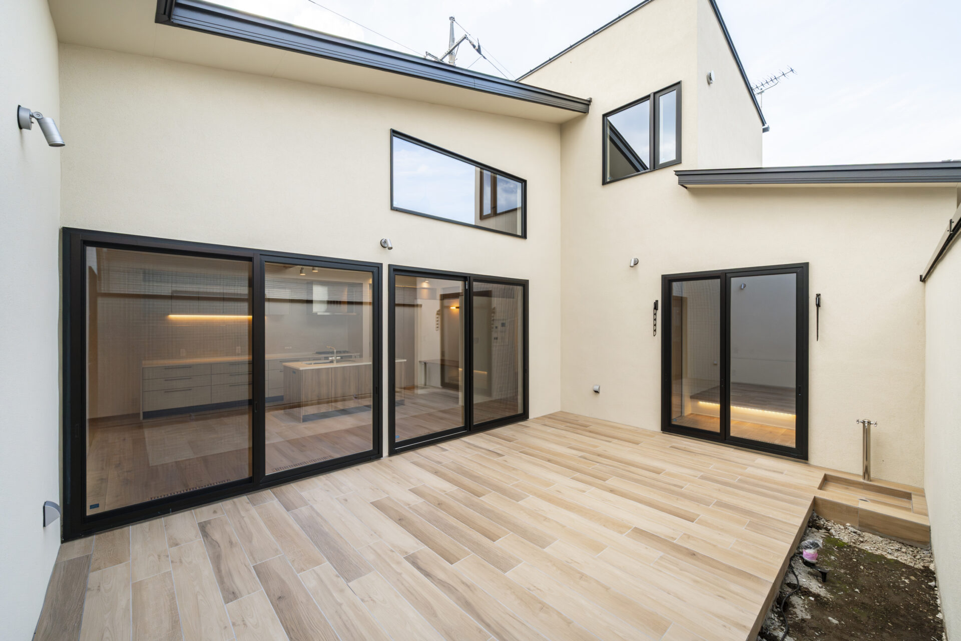 所沢市-注文住宅-テラスを眺める家-中庭テラス