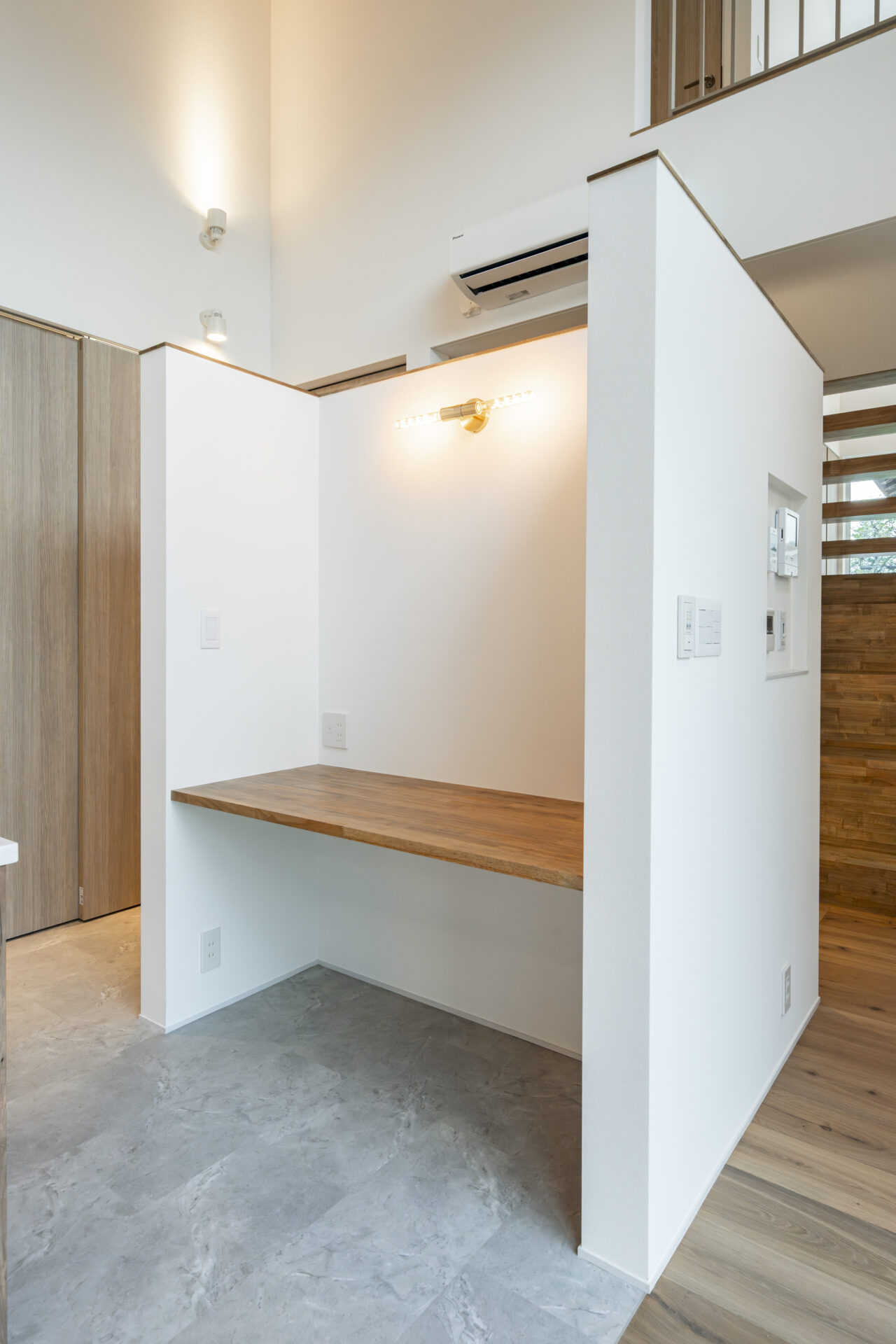 所沢市-注文住宅-テラスを眺める家-ワークコーナー