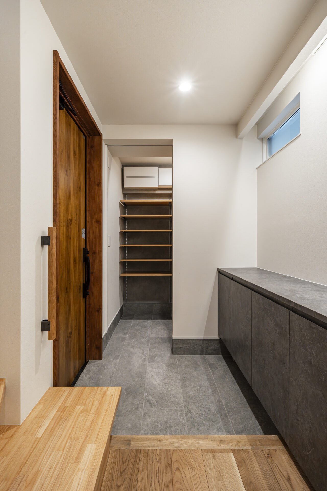 2. 武蔵野市注文住宅_横田邸_玄関2